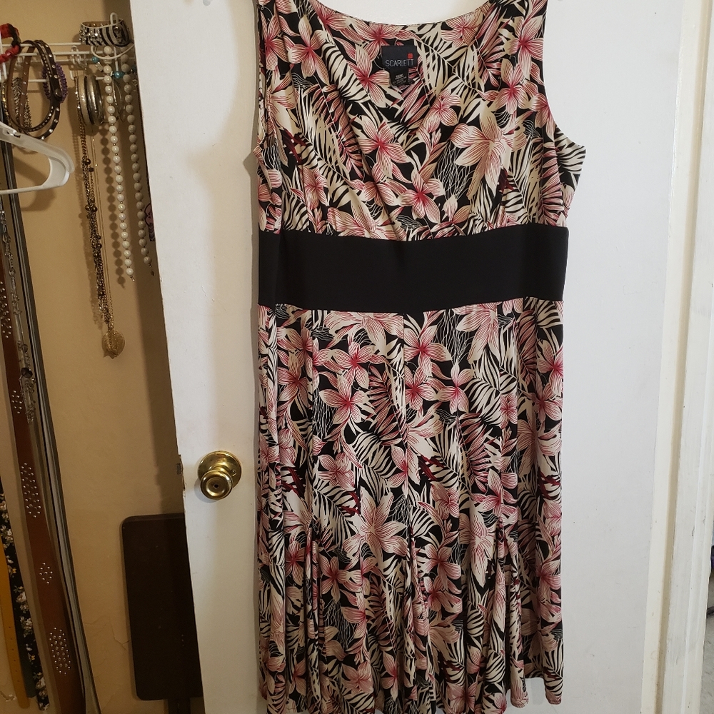 Scarlett Tropical Floral Midi Dress